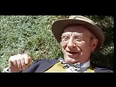 有成员表示敬意的乐趣