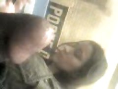 丰满的韩亚获取钉在铁杆