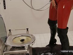 不忠的妻子乱搞修理工