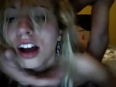 与成熟的母亲和小男孩的家庭视频